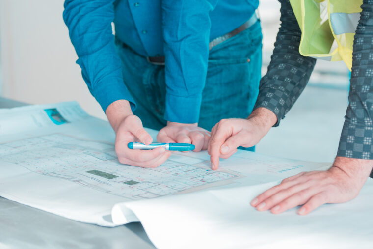Étude de plans pour la sélection d'un bien immobilier