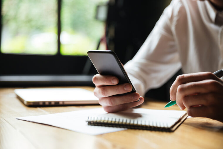 Suivi client Toit Azur par téléphone et notes de projet